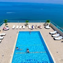 Alberca con vista al mar